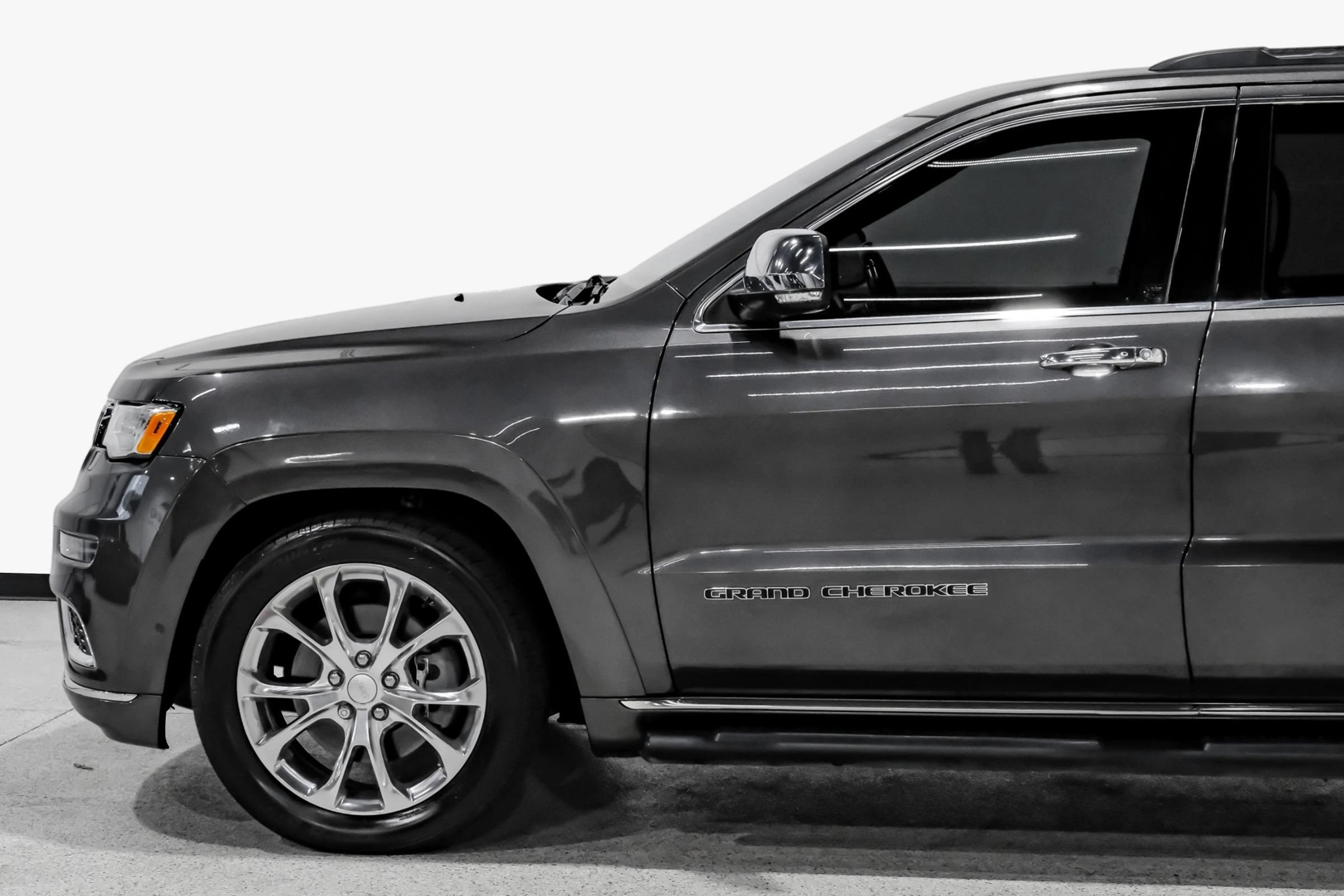Used 2020 Jeep Grand Cherokee Summit w/ Skid Plate Group AWD/4WD image 10