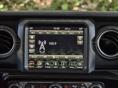 Used 2022 Jeep Wrangler Unlimited Sahara image 12