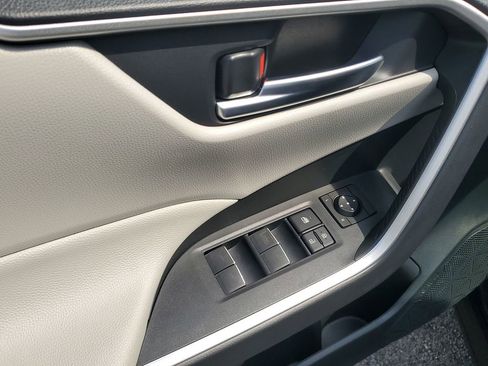 Used 2025 Toyota RAV4 XLE image 44