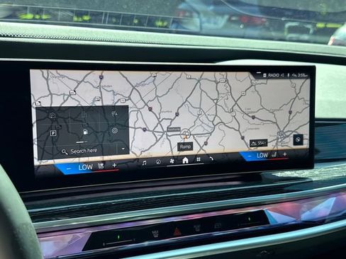 Used 2023 BMW 740i w/ Parking Assistance Package RWD image 22