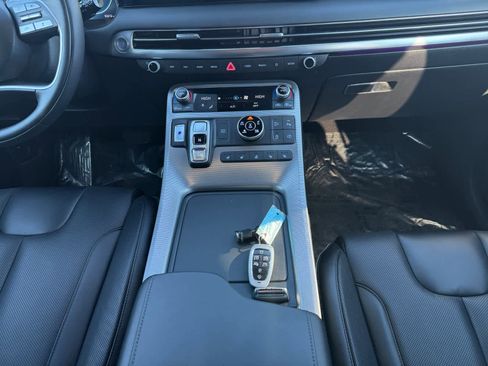 Used 2023 Hyundai Palisade Calligraphy image 16