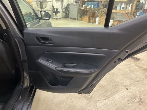 Used 2024 Nissan Altima 2.5 SV FWD image 27