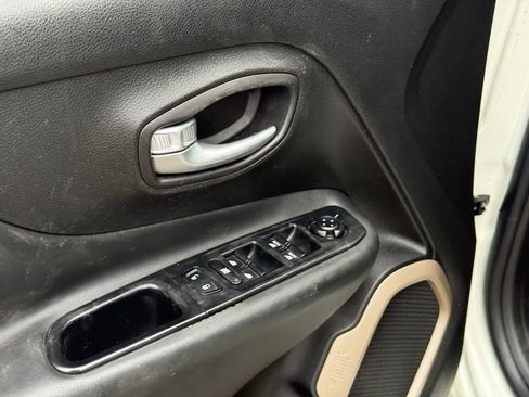 Used 2015 Jeep Renegade Limited image 11