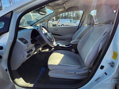 Used 2014 Nissan Leaf SV image 10