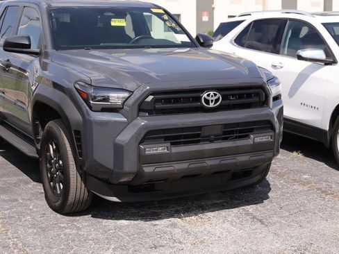 Used 2025 Toyota 4Runner SR5 AWD/4WD image 2