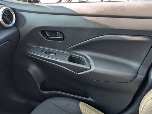 Used 2021 Nissan Versa S FWD image 19