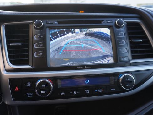 Used 2015 Toyota Highlander XLE image 17