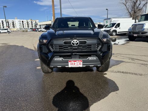 Used 2024 Toyota Tacoma TRD Off-Road image 9
