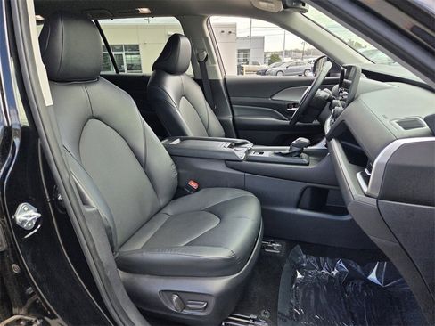 Used 2025 Toyota Grand Highlander XLE image 13
