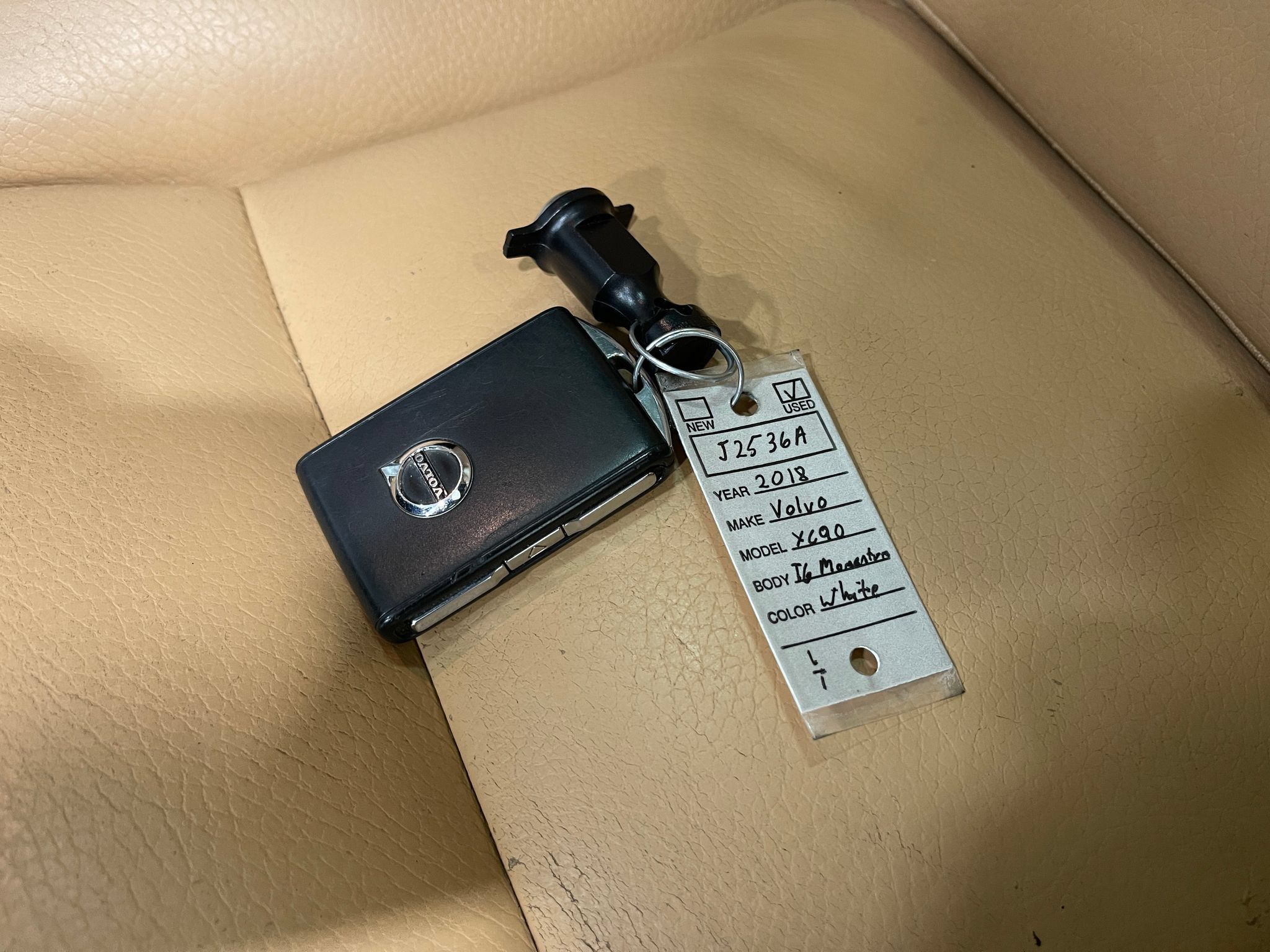 Used 2018 Volvo XC90 T6 Momentum w/ Convenience Package AWD/4WD image 39