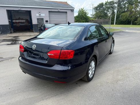 Used 2011 Volkswagen Jetta SE FWD image 6