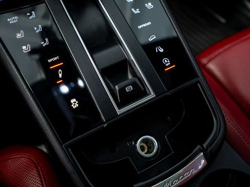 Used 2023 Porsche Macan S image 46