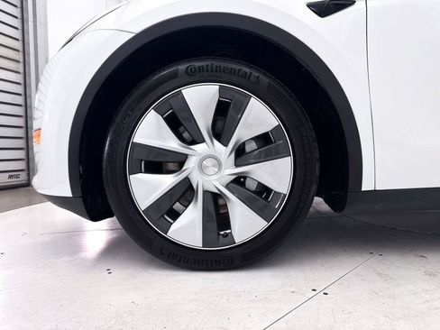 Used 2023 Tesla Model Y Long Range AWD/4WD image 15