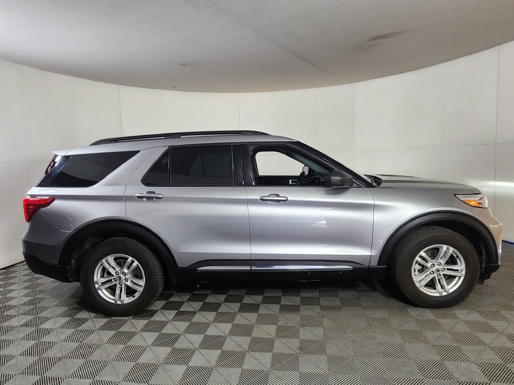 Used 2021 Ford Explorer XLT w/ Equipment Group 202A AWD/4WD image 8