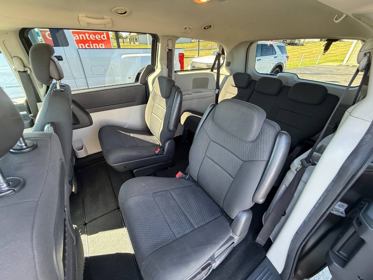Used 2010 Dodge Grand Caravan SE FWD image 12