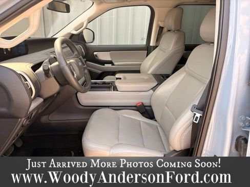 Used 2025 Ford Expedition Active AWD/4WD image 11