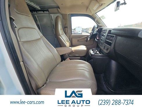 Used 2022 Chevrolet Express 3500 Extended w/ Driver Convenience Package RWD image 4