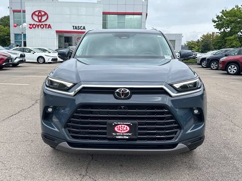Used 2024 Toyota Grand Highlander AWD image 2