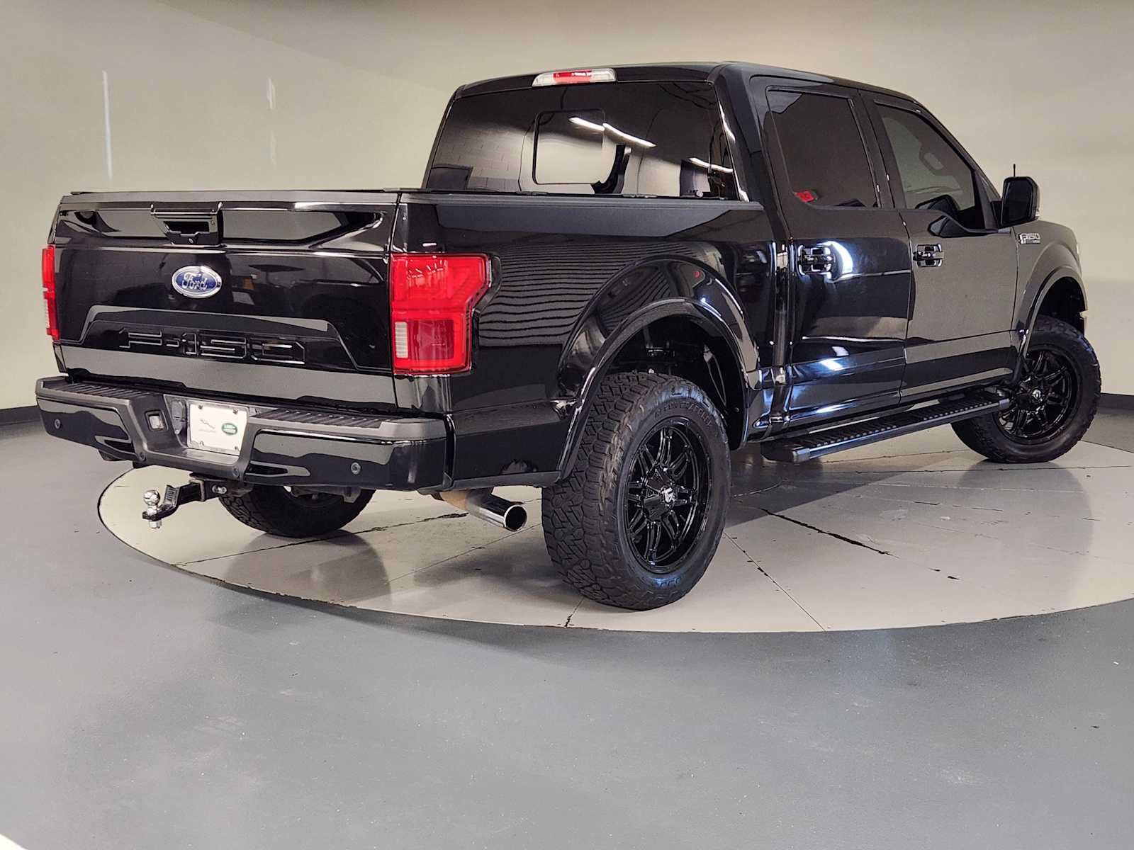 Used 2019 Ford F150 Lariat w/ Equipment Group 502A Luxury AWD/4WD image 2