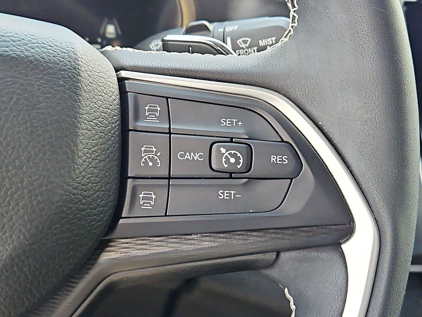 Used 2023 Jeep Grand Cherokee L Laredo RWD image 17