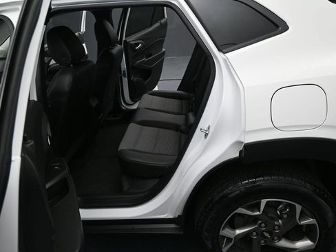 Certified 2025 Chevrolet Trax LT FWD image 13