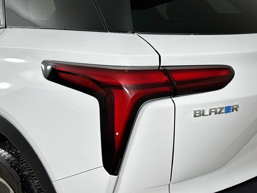 Used 2025 Chevrolet Blazer EV LT AWD/4WD image 38