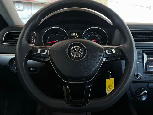 Used 2019 Toyota Camry SE image 25