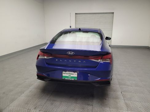 Used 2022 Hyundai Elantra SEL w/ Preferred Accessory Package FWD image 7