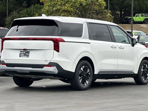 New 2026 Kia Carnival LXS image 4