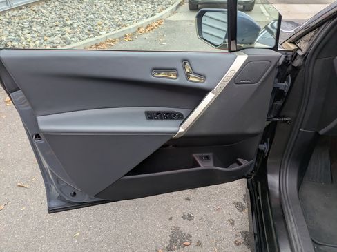 Used 2022 BMW iX xDrive50 w/ Premium Package image 12