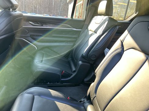 Used 2025 Jeep Grand Cherokee L Limited w/ Black Appearance Package image 21