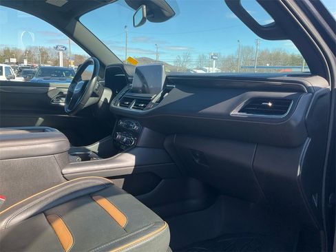 Used 2023 GMC Yukon XL AT4 image 11