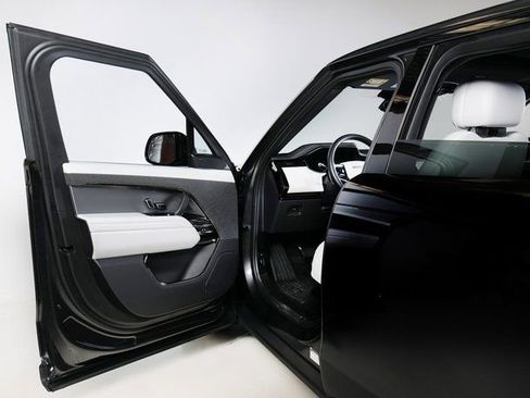 Used 2023 Land Rover Range Rover Sport SE image 23