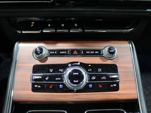 Used 2023 Lincoln Aviator Reserve w/ Equipment Group 201A AWD/4WD image 19