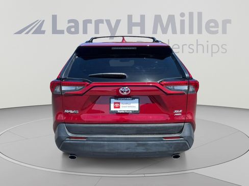 Certified 2020 Toyota RAV4 XLE w/ Convenience Package AWD/4WD image 4