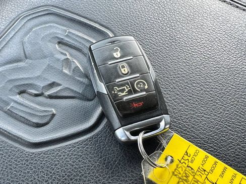Used 2020 RAM 1500 Laramie AWD/4WD image 35