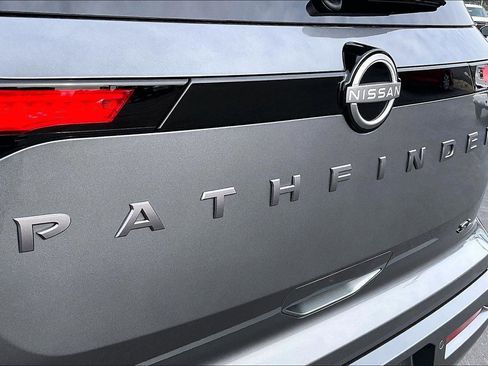 New 2026 Nissan Pathfinder SL FWD image 13