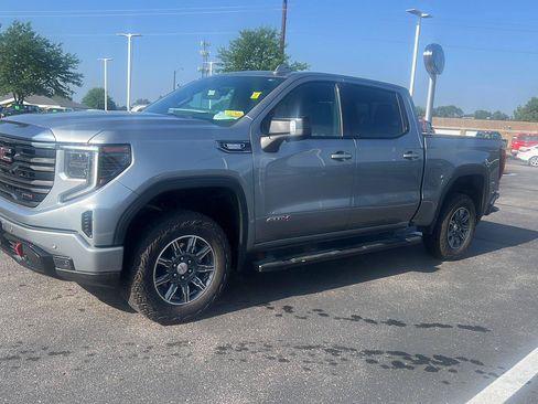 Used 2024 GMC Sierra 1500 AT4 w/ Technology Package AWD/4WD image 16
