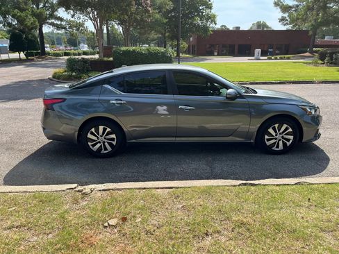 Used 2020 Nissan Altima 2.5 S w/ Driver Assist Package FWD image 6