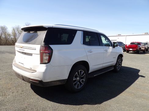 Used 2021 Chevrolet Tahoe LT w/ LT Signature Package image 4