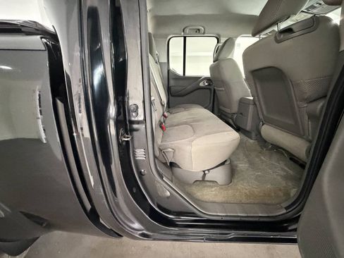 Used 2014 Nissan Frontier SV w/ SV Value Truck Package AWD/4WD image 16