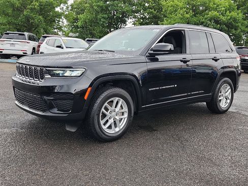Used 2024 Jeep Grand Cherokee Laredo X w/ Luxury Tech Group I AWD/4WD image 3