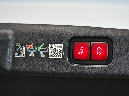 Used 2025 Mercedes-Benz E 450 4MATIC Sedan image 66