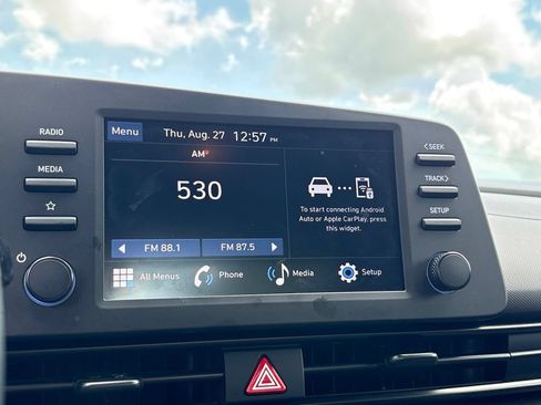 Used 2025 Hyundai Elantra Sport FWD image 14