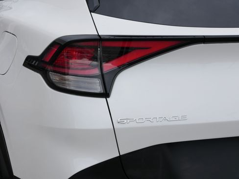 Certified 2023 Kia Sportage LX AWD/4WD image 17