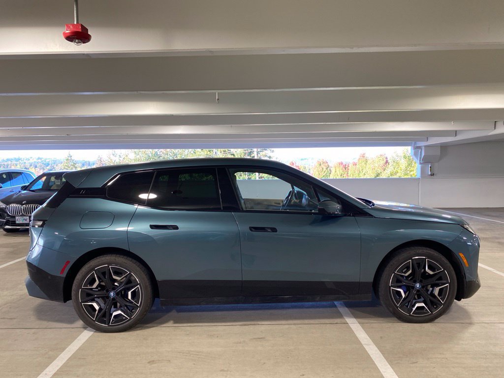 Used 2024 BMW iX xDrive50 w/ Premium Package AWD/4WD image 5