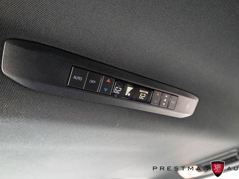 Used 2025 Toyota Sienna XSE FWD image 36