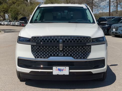 New 2026 Lincoln Navigator Premiere image 8