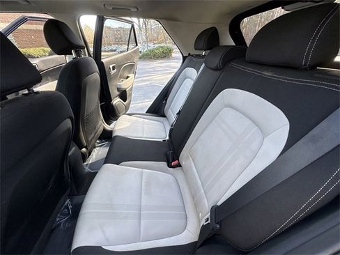 Used 2022 Hyundai Venue SEL w/ Cargo Package image 14