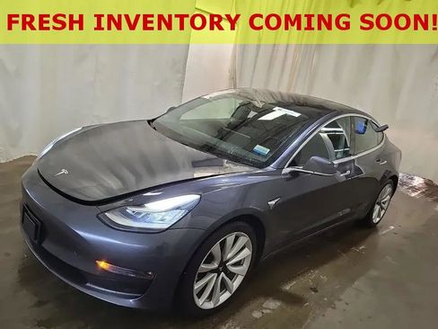 Used 2018 Tesla Model 3 image 1